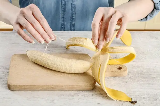 73% vun der Weltbevëlkerung vun der Weltbevëlkerung ögeten Bananen falsch! De ganze Problem an dëse wäisse Faseren