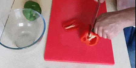 Πώς να καθαρίσετε πιπεριές: Ένας γρήγορος τρόπος