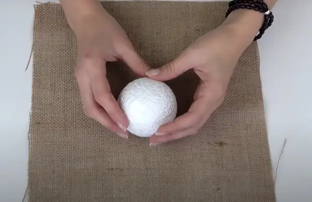 Excellent ideas that can be made of burlap and foam ball