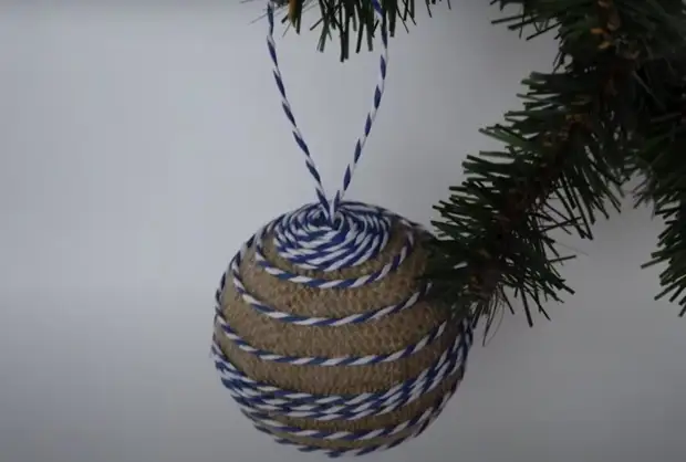 Отлични идеи, които могат да бъдат направени от Burlap и Foam Ball