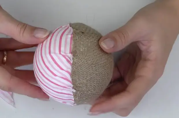 Excellent ideas that can be made of burlap and foam ball