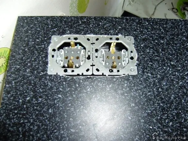 Sockets in the tabletop