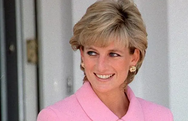 Nommé le parfum avec lequel la princesse Diana n'a pas participé au dernier jour de la vie (et elle peut encore être trouvée dans les magasins)