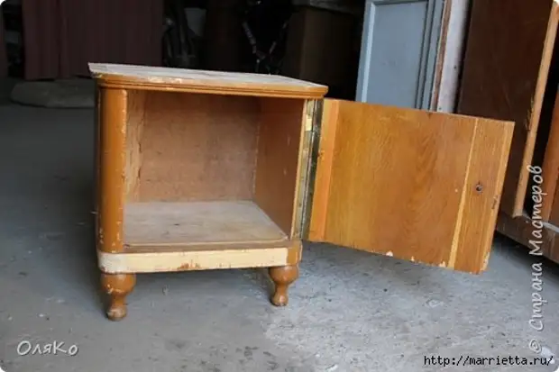 Altération vintage d'une ancienne table de chevet