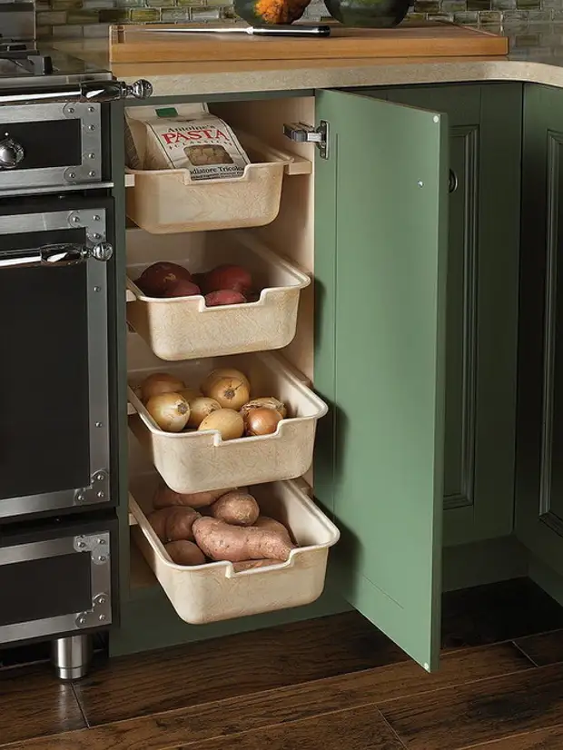 Un exemplo de como almacenar verduras na cociña.