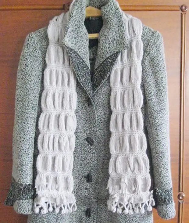 Knitted scarf