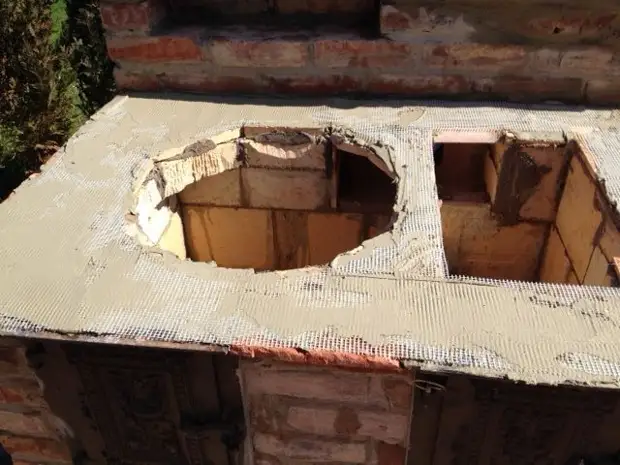 Eu construí o ano o forno, minhas próprias mãos