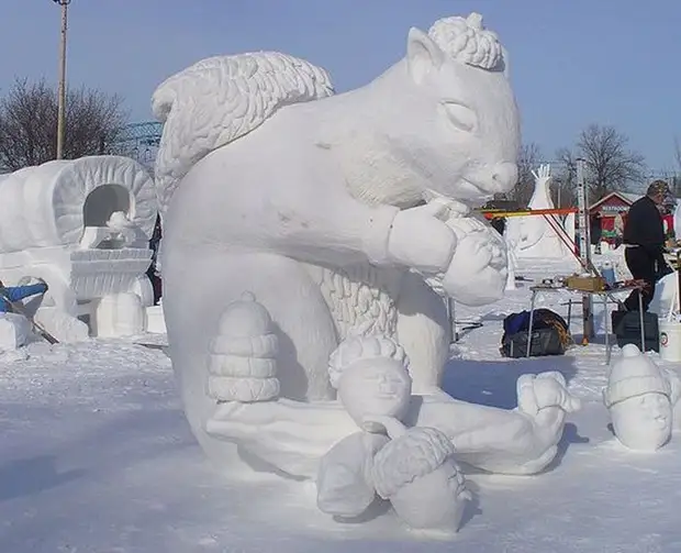Mga Sculptura sa Snow (53 Mga Litrato)