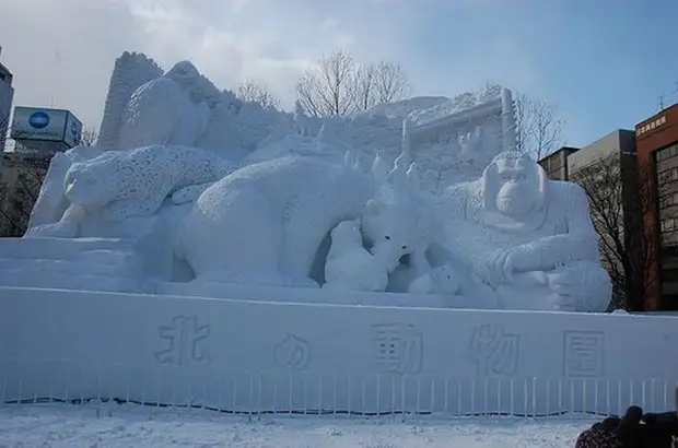 Sculpturi de zăpadă (53 de fotografii)