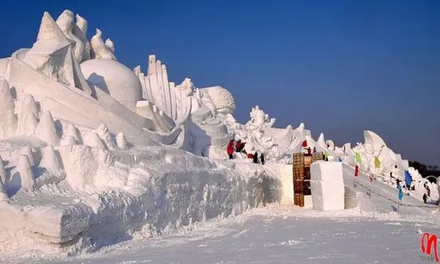 Скульптури зі снігу (53 фото)
