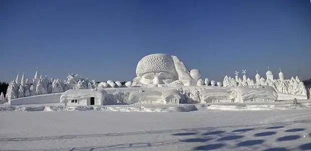 Snowculptures (53 foto's)