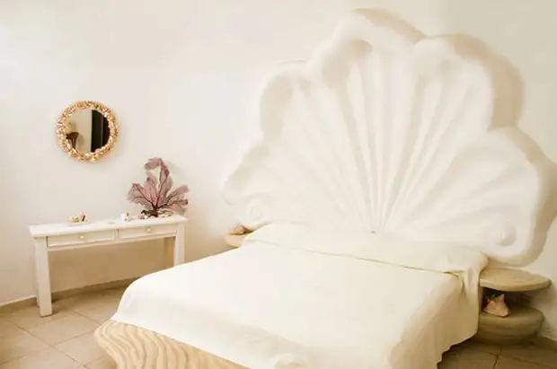 Gorgeous Pearl Bed