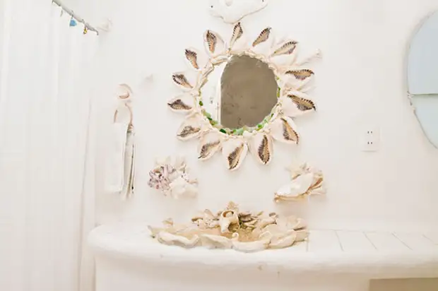 Bela decoração espelho em conchas