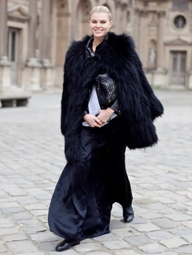 Sophisticated selection: We select a headdress to the fur coat