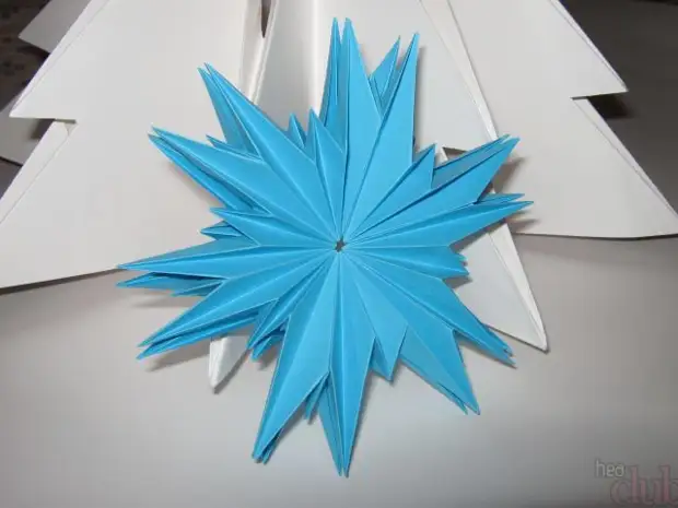 Flocos de papelão volumétricos de papel com suas próprias mãos: instruções passo a passo