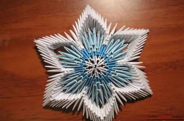 Volumetric snowflakes ng papel na may sariling mga kamay: sunud-sunod na mga tagubilin