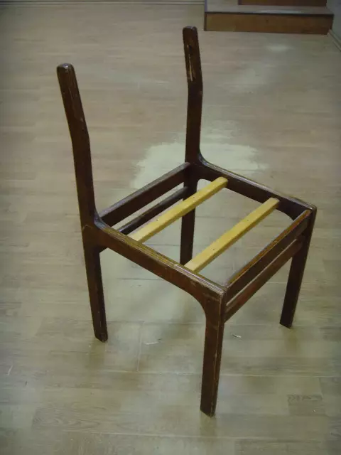 Vienkāršs vienkāršs krēsla remonts