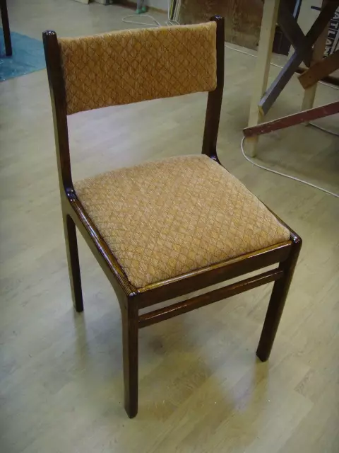 एक साधारण कुर्सी को सरल मर्मत