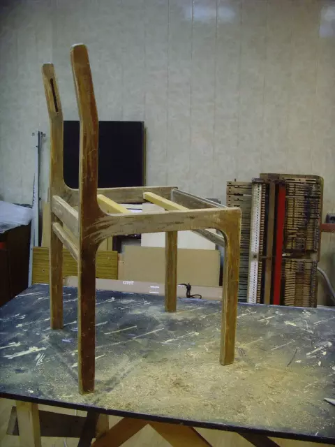 एक साधारण कुर्सी की सरल मरम्मत
