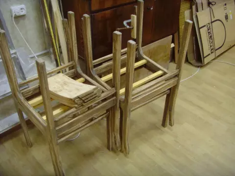 Enkel reparasjon av en enkel stol
