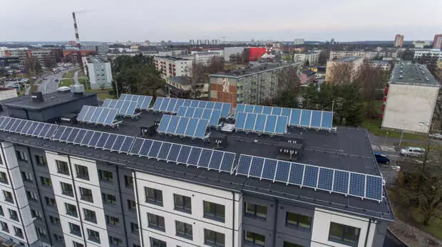 Zie dat Estlands deed met het gebruikelijke gebouw met vijf verdiepingen!