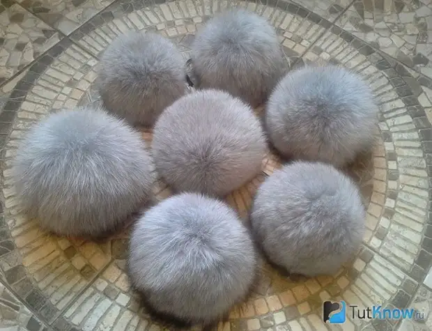 Pompons.