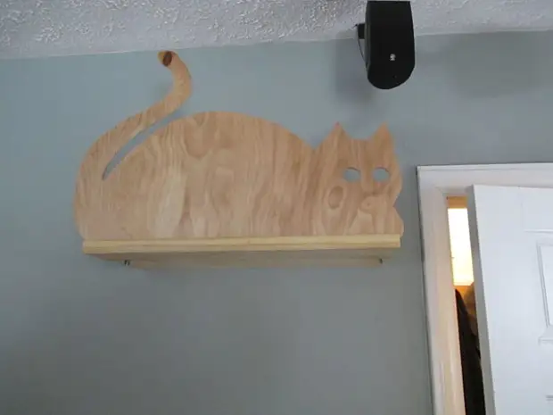 Mobilje mur (raft) për macet bëjnë vetë
