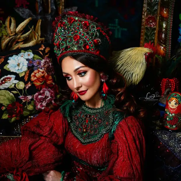 Fabulous luxury with a Russian soul: Kokoshnikov and outfits of the Ural Selfiece Master