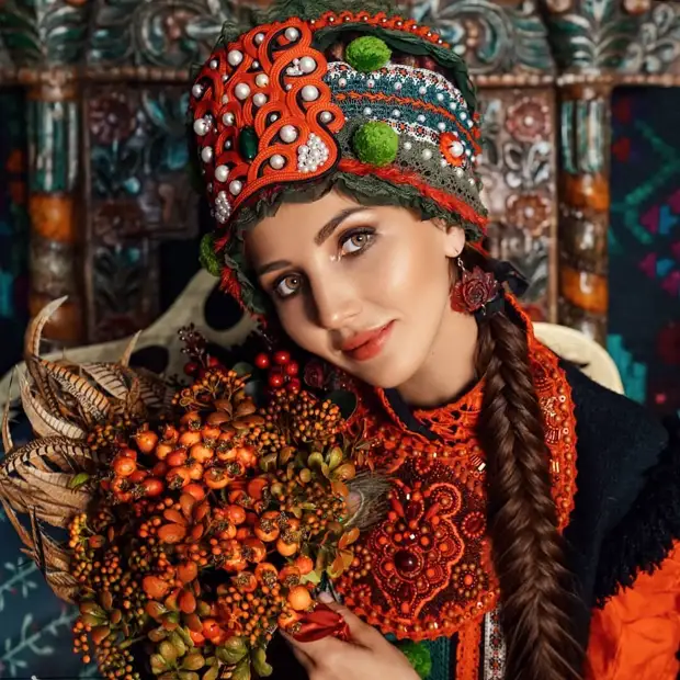 Fabulous luxury with a Russian soul: Kokoshnikov and outfits of the Ural Selfiece Master