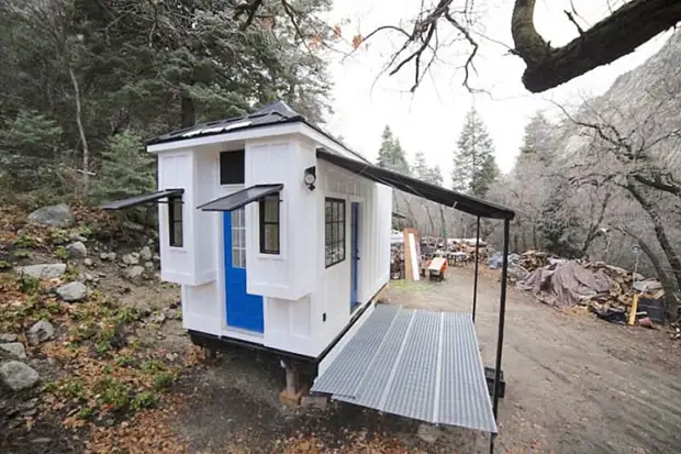 Construyeron una casa, como un quiosco móvil. ¡Pero solo mira cómo se ve dentro!