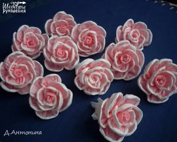 Ang proseso ng paggawa ng mga rosas mula sa napkin ay simple at napaka-kawili-wili