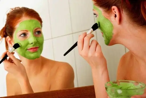 Parsley mask from pigment spots. Cooking recipe and how to apply