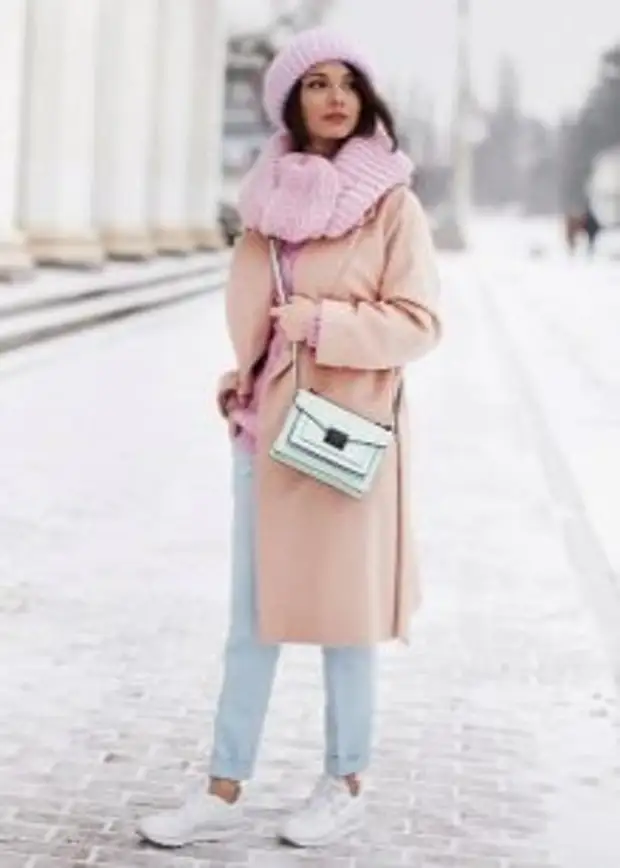 Розовое пальто шапка