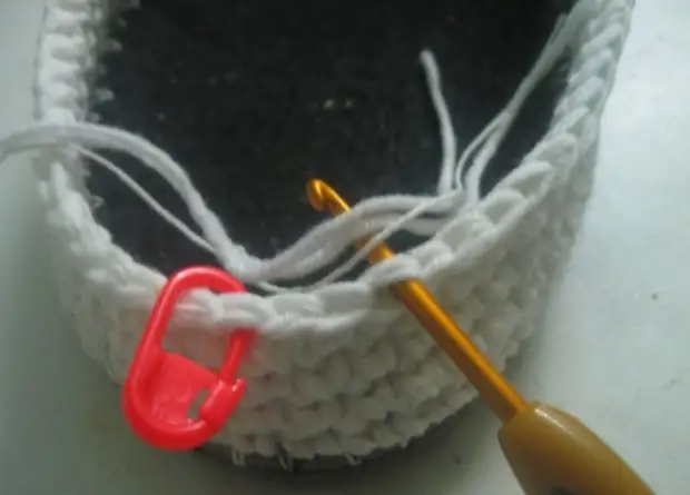 Crocheted moccasins na sole: klaasị ochie