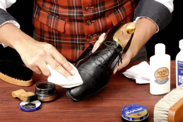 Bolsas de coiro, zapatos e mesmo sofá de coiro levado a nós! Agora os arañazos en zapatos novos xa non son un problema.