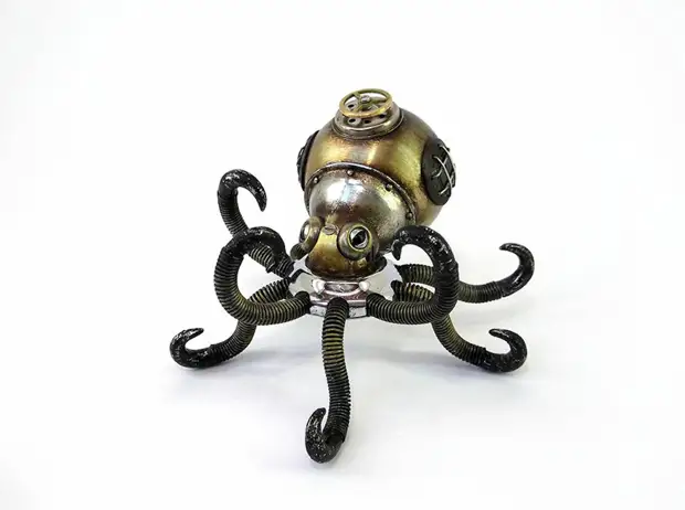 El artista Igor crea fielmente las impresionantes esculturas de Steampunk.