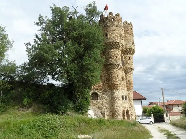 Omul a petrecut 20 de ani și singur a construit un adevărat castel de piatră