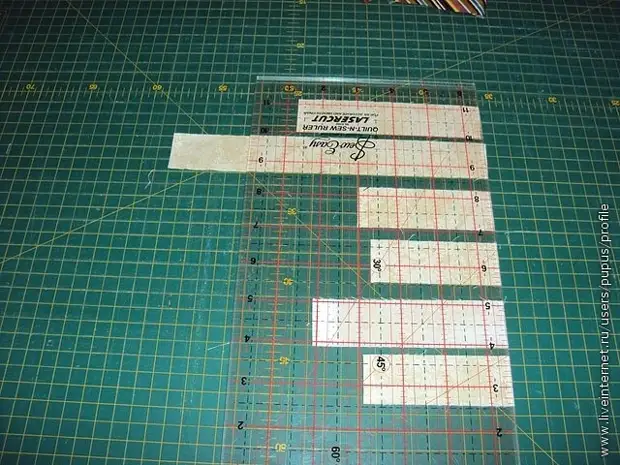 Kata ibisigisigi byumurongo wera kuri kare 3x3 cm