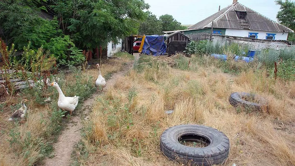 Een landelijke ondernemer nam een ​​lening voor de reparatie van de boerderij en bracht het door op de herdenkingshelden van de grote patriottische