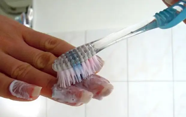 Nail tandenborstel