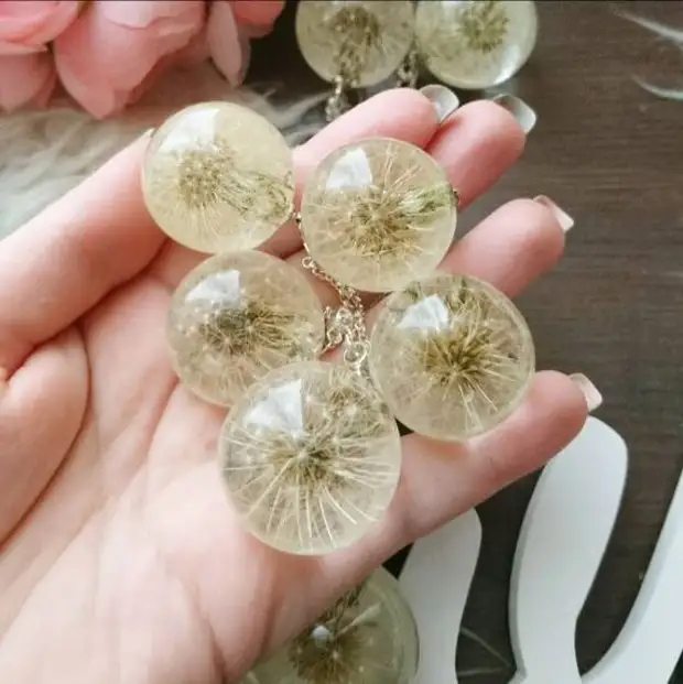 Dandelions katika sindano ya resin bila mchakato, resin epoxy, mapambo yaliyofanywa kwa resin epoxy, pendant na dandelion, muda mrefu