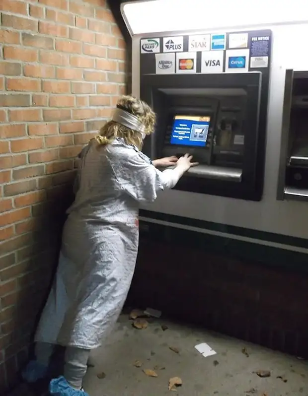 Hoe kinne jo jild meitsje yn in ATM?