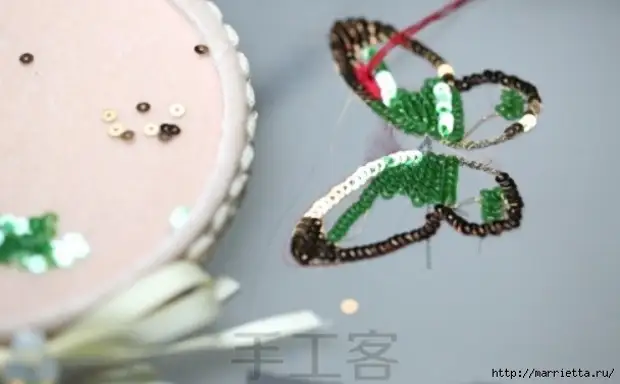 Brooch «Butterfly» ֆրանսիական ասեղնագործության տեխնիկայում