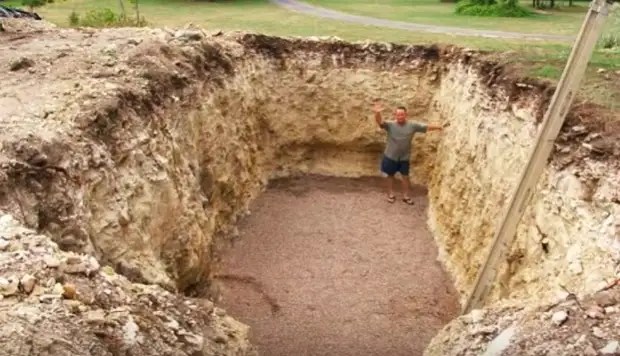 Een man stierf bij de achtertuin van het huis enorme pita.