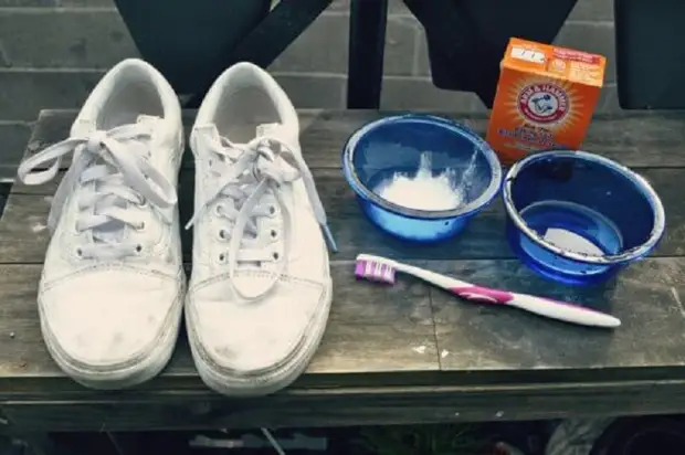 Como limpar zapatillas brancas