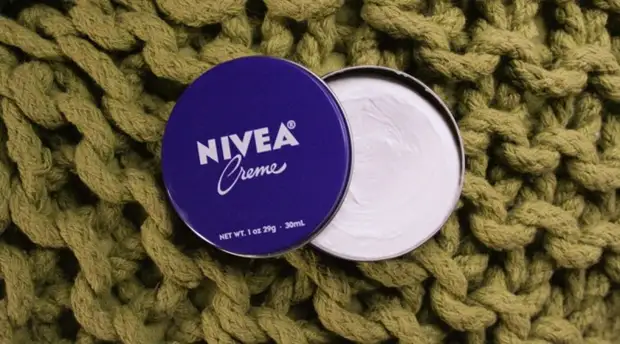 7 Невообичаени, но ефективни начини за користење на NIVEA крем