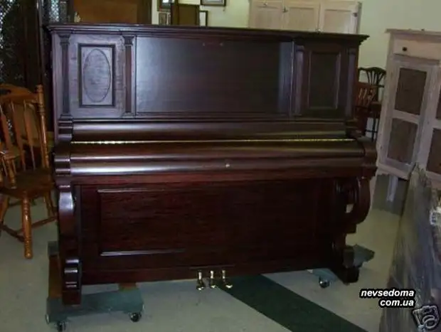 Piano modern (7 poto)