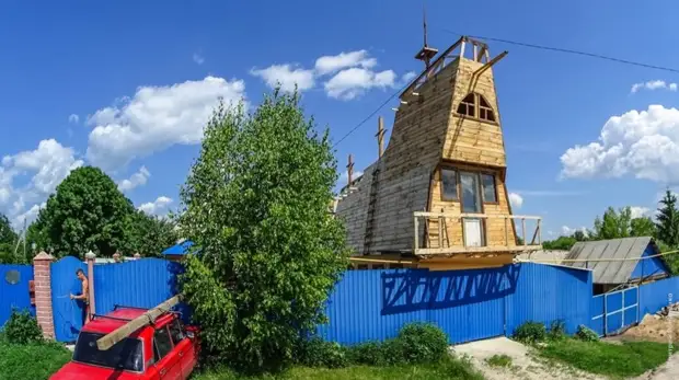 Un résident du village consiste à bâtir dans la région de Galeon Valery Kick, Galeon, Dacha, Do, le village, Construction