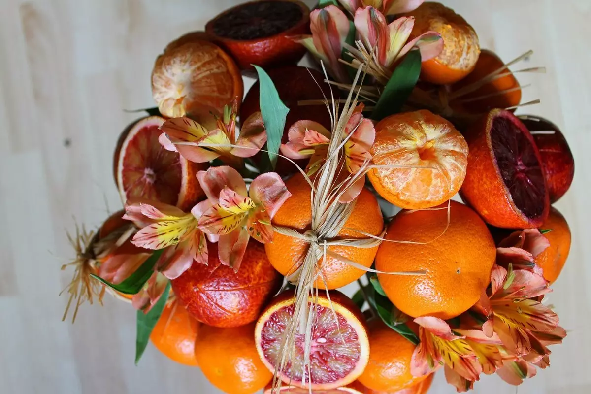 Cómo hacer un regalo original - Bouquet comestible de fruta