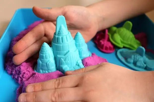 Hvernig á að gera Kinetic Sand